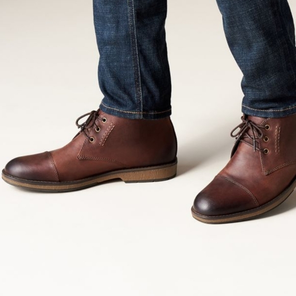 clarks hinman mid chukka boot